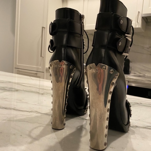 Alexander McQueen Statement Combat Boots - Picture 9 of 13